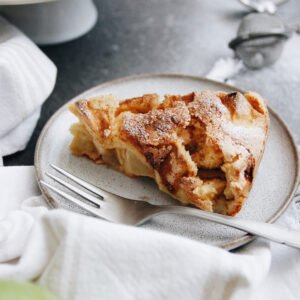 Ëmbëlsirë e lehtë me mollë